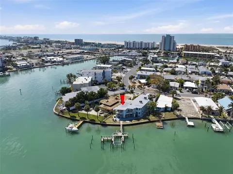 11045 3rd St E #6, Treasure Island, FL 33706