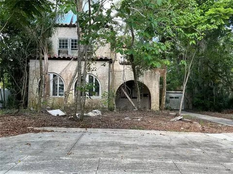 134 S Orange Ave, Deland, FL 32720