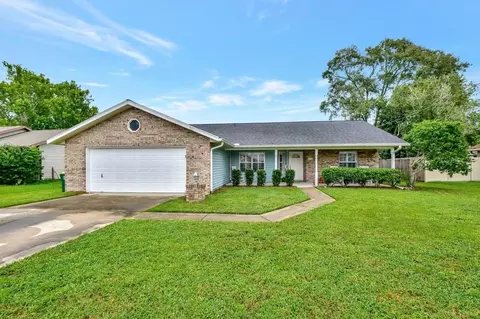 911 Limewood Ave, Deland, FL 32724
