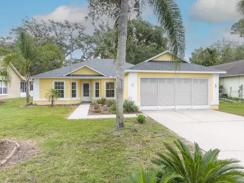 522 Kings Castle Dr, Orange City, FL 32763