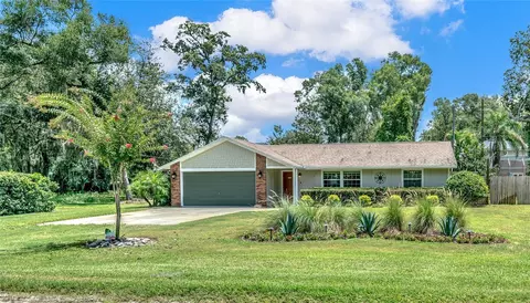 135 Lake Charles Rd, Deland, FL 32724