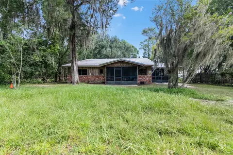 221 Lake Shore Dr, Pierson, FL 32180
