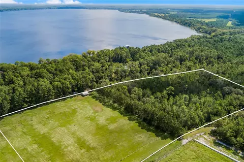 3 Lake Shore Dr, Pierson, FL 32180