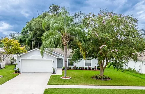1310 Island Cove Dr, Deland, FL 32724
