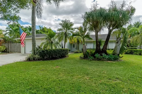 162 Martin Cir, Royal Palm Beach, FL 33411