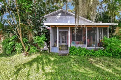 1625 River Rd, Astor, FL 32102