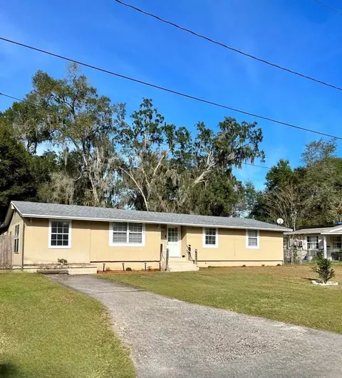 1009 E Howry Ave, Deland, FL 32724