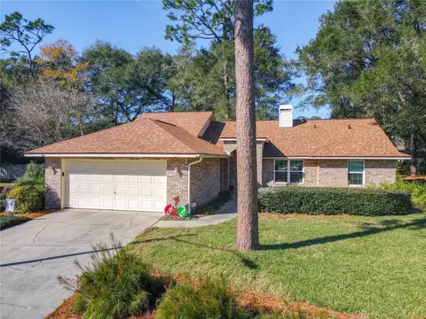 822 Royal Oak Ct, Deland, FL 32724