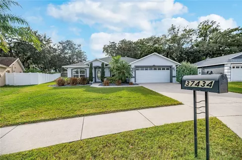 37434 Laurel Hammock Dr, Zephyrhills, FL 33541