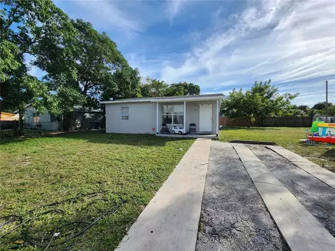 520 NE 45th Ct, Deerfield Beach, FL 33441