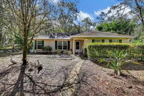 1522 Twin Oaks Dr, Deland, FL 32720