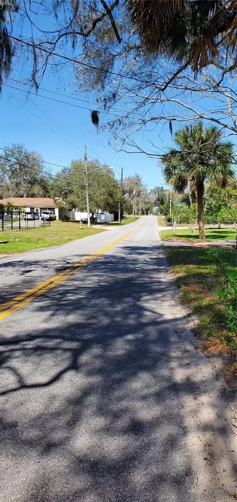 S Hill Avenue, Deland, FL 32724