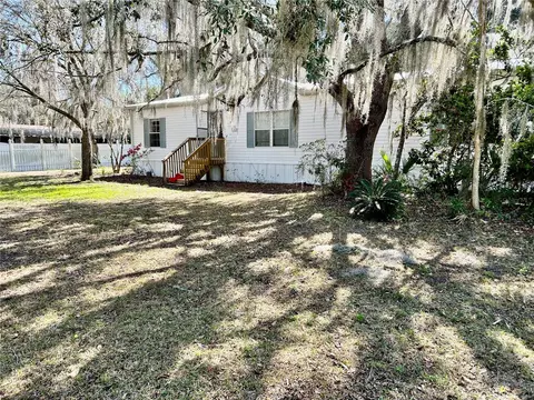 21810 Sunset Dr, Astor, FL 32102