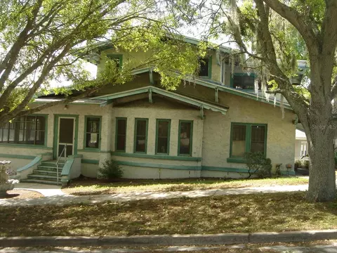 305 W Montrose St, Clermont, FL 34711