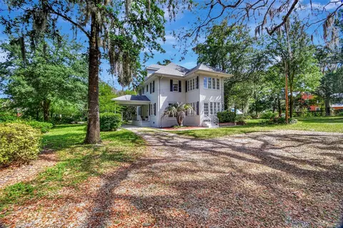 4855 Audubon Ave, De Leon Springs, FL 32130