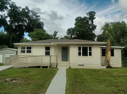 209 S Orange Ave, Deland, FL 32720