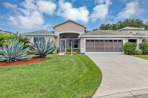 4964 Portsmouth St, Tavares, FL 32778