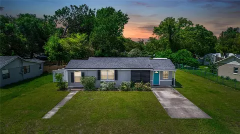 107 1st St, Debary, FL 32713