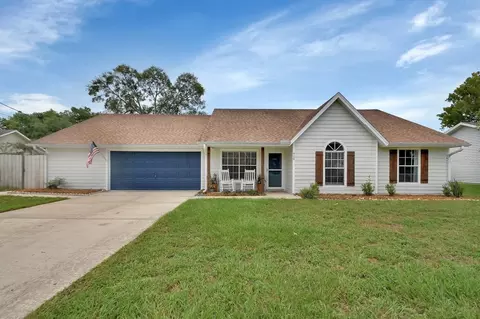 910 Village Lake Dr N, Deland, FL 32724