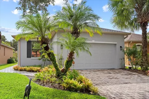 688 Grand Canal Dr, Poinciana, FL 34759