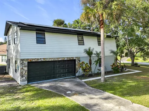 566 Evergreen St NE, Palm Bay, FL 32907