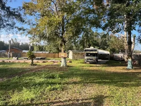 359 Center Dr, Deland, FL 32724
