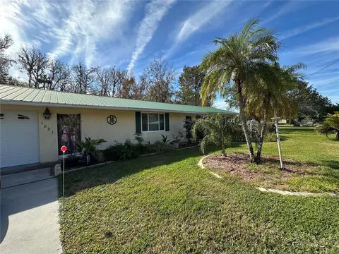 1881 Riveredge Dr, Astor, FL 32102