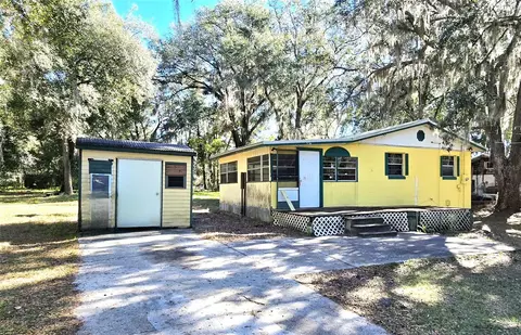 912 Center St, Crescent City, FL 32112