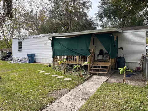 248 Robinhood Dr, Deland, FL 32724