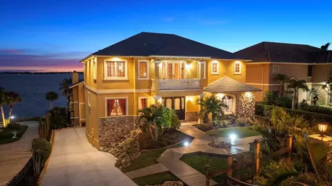 2120 N Indian River Dr N, Cocoa, FL 32922