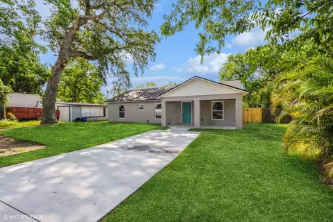 495 6th St, Holly Hill, FL 32117