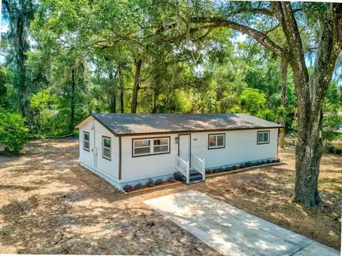 165 S Massachusetts Ave, Deland, FL 32724
