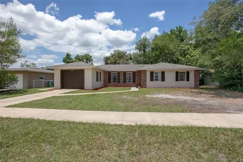 2842 English Dr, Deltona, FL 32738