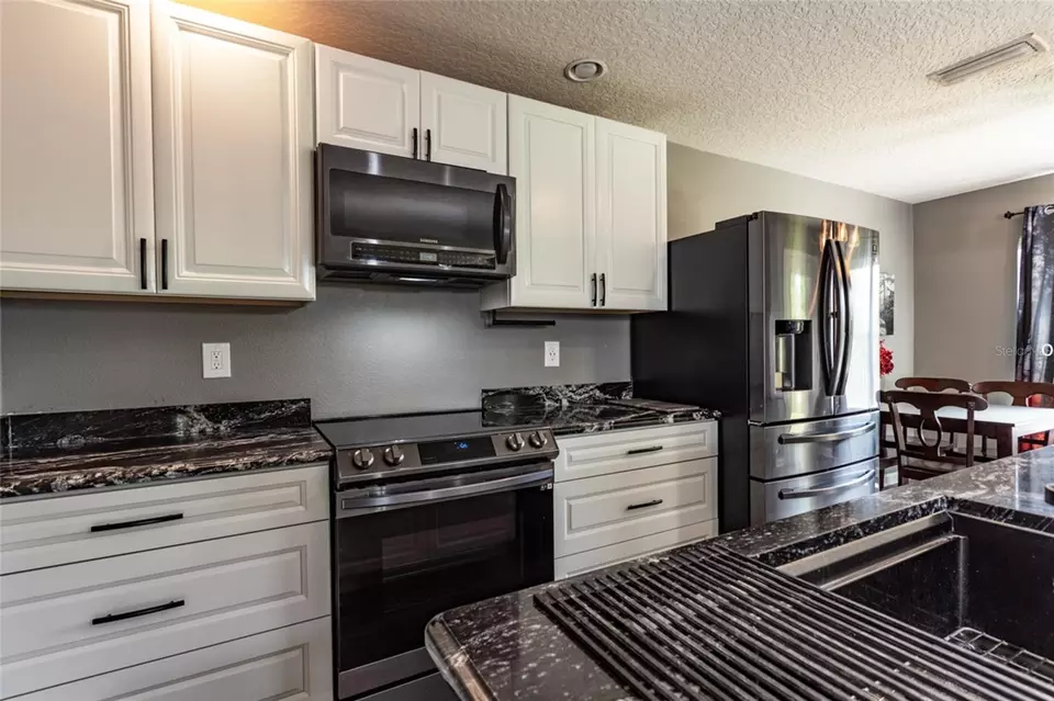 Kitchen - 3339 Croton Ave, Deltona, FL 32738 photo 4 of 5