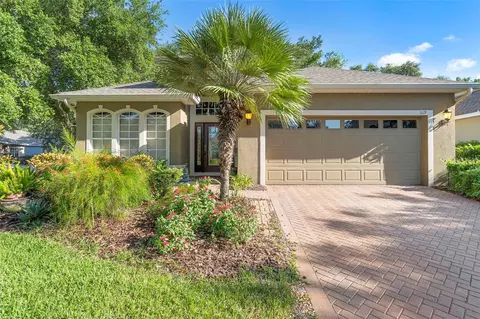319 Secretariat Ct, Deland, FL 32724