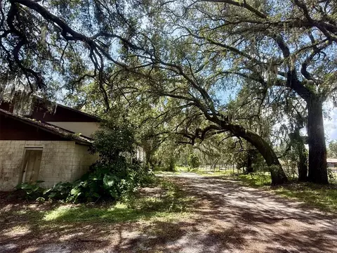 2555 Place Pond Rd, De Leon Springs, FL 32130