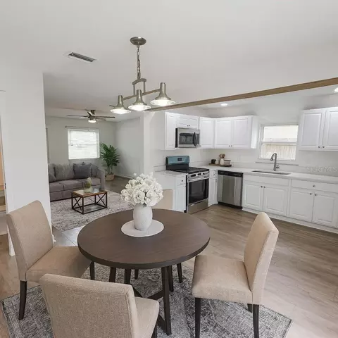 Dining - 722 65th Ave E, Bradenton, FL 34203 photo 1 of 1