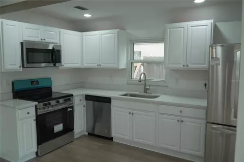Kitchen - 722 65th Ave E, Bradenton, FL 34203 photo 1 of 1