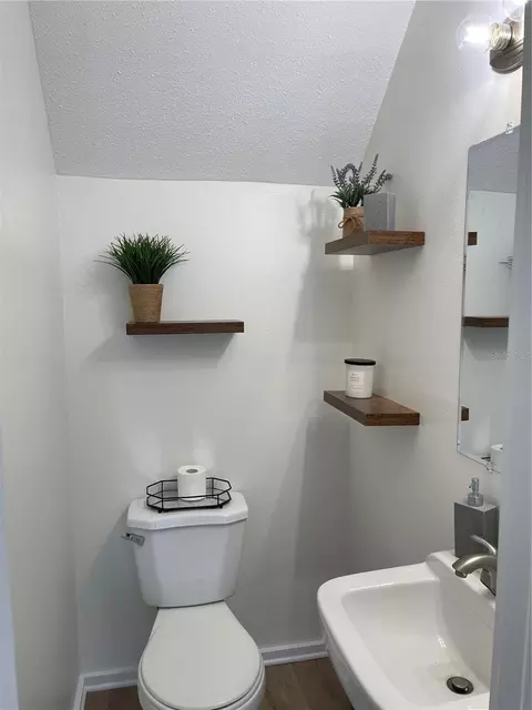 Bath - 722 65th Ave E, Bradenton, FL 34203 photo 1 of 4
