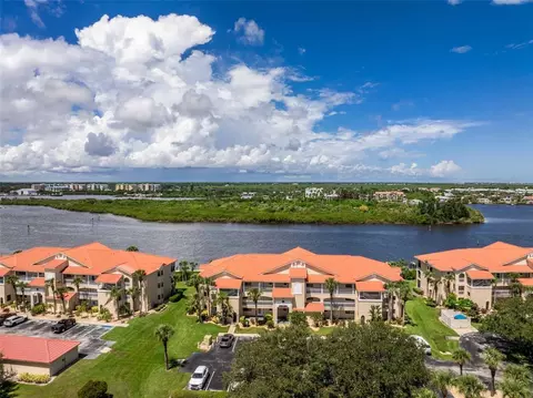 462 Bouchelle Dr #104, New Smyrna Beach, FL 32169