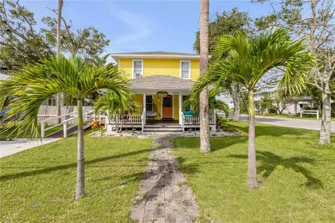 200 Live Oak St, New Smyrna Beach, FL 32168