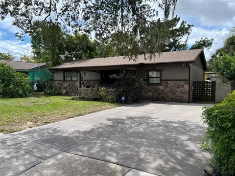 952 Essex Rd, Daytona Beach, FL 32117