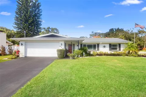 216 Lakewood Dr, Debary, FL 32713