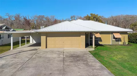 1614 Paradise Ln, Astor, FL 32102
