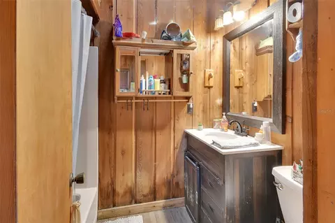 Bath - 55512 Front St, Astor, FL 32102 photo 1 of 3