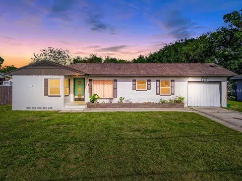 243 S Hull Ave, Deland, FL 32720