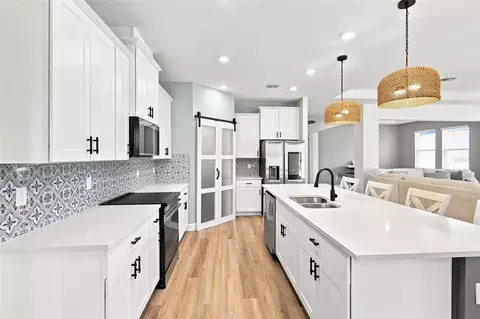 Kitchen - 3295 Arch Ave, Ormond Beach, FL 32174 photo 2 of 4