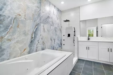 Bath - 3295 Arch Ave, Ormond Beach, FL 32174 photo 4 of 11