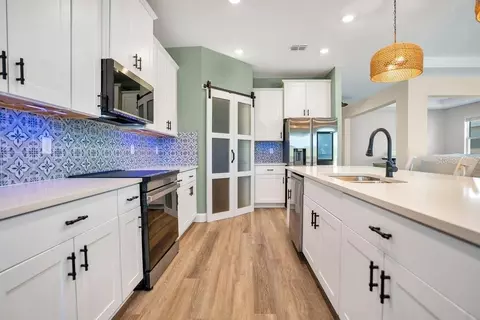 Kitchen - 3295 Arch Ave, Ormond Beach, FL 32174 photo 5 of 8
