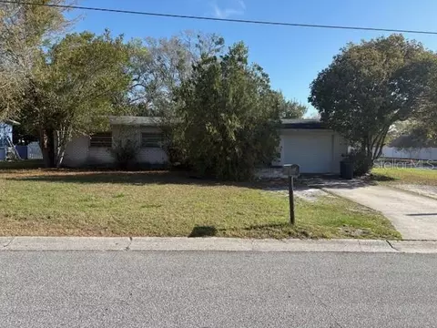 8 Flamevine Ln, Debary, FL 32713